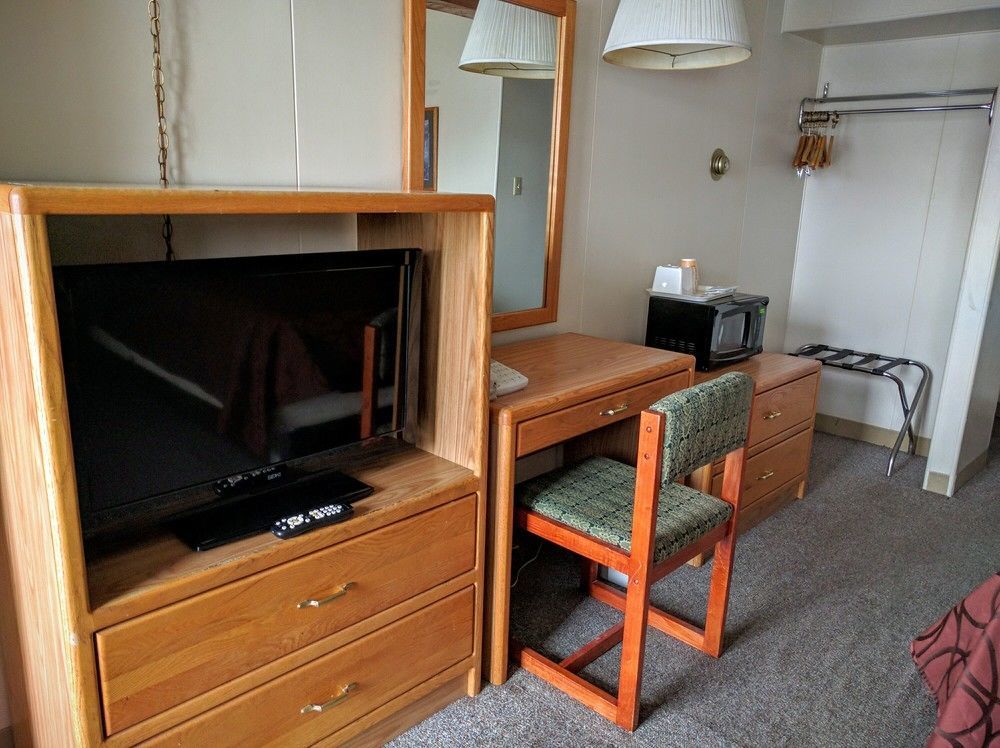 Tomahawk Motor Lodge Ривертон Экстерьер фото