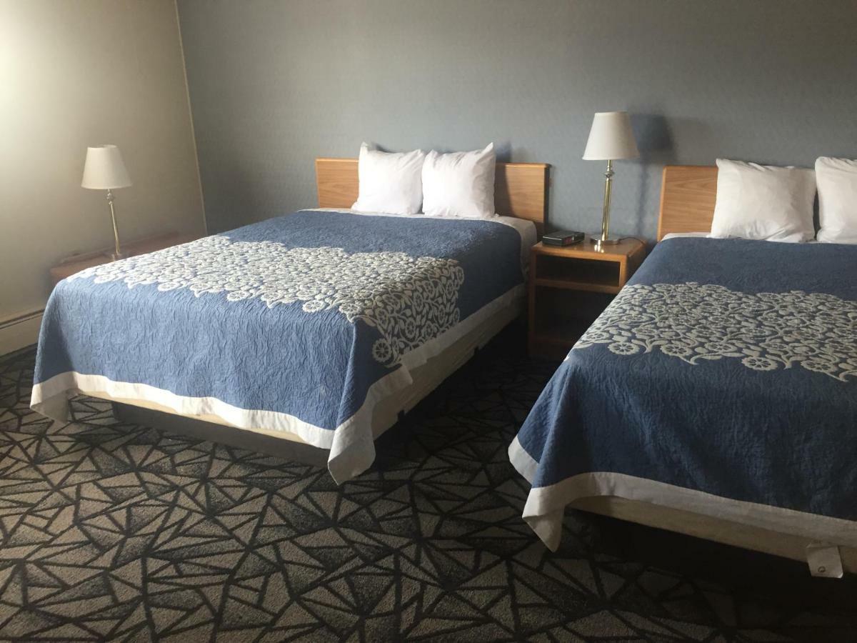 Tomahawk Motor Lodge Ривертон Экстерьер фото