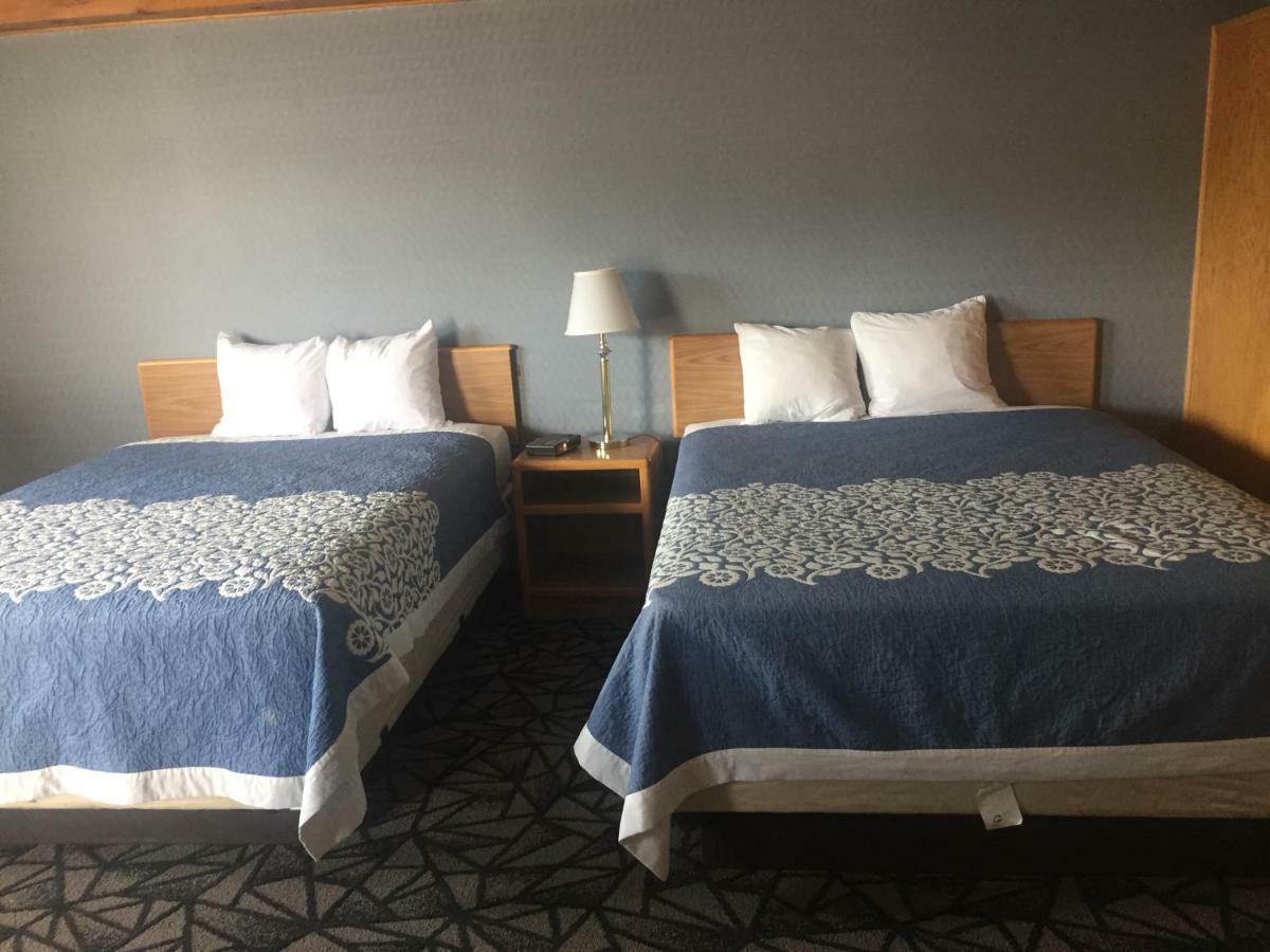 Tomahawk Motor Lodge Ривертон Экстерьер фото