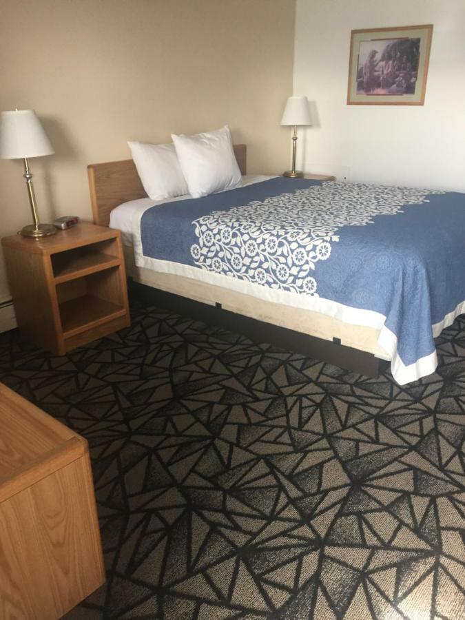 Tomahawk Motor Lodge Ривертон Экстерьер фото